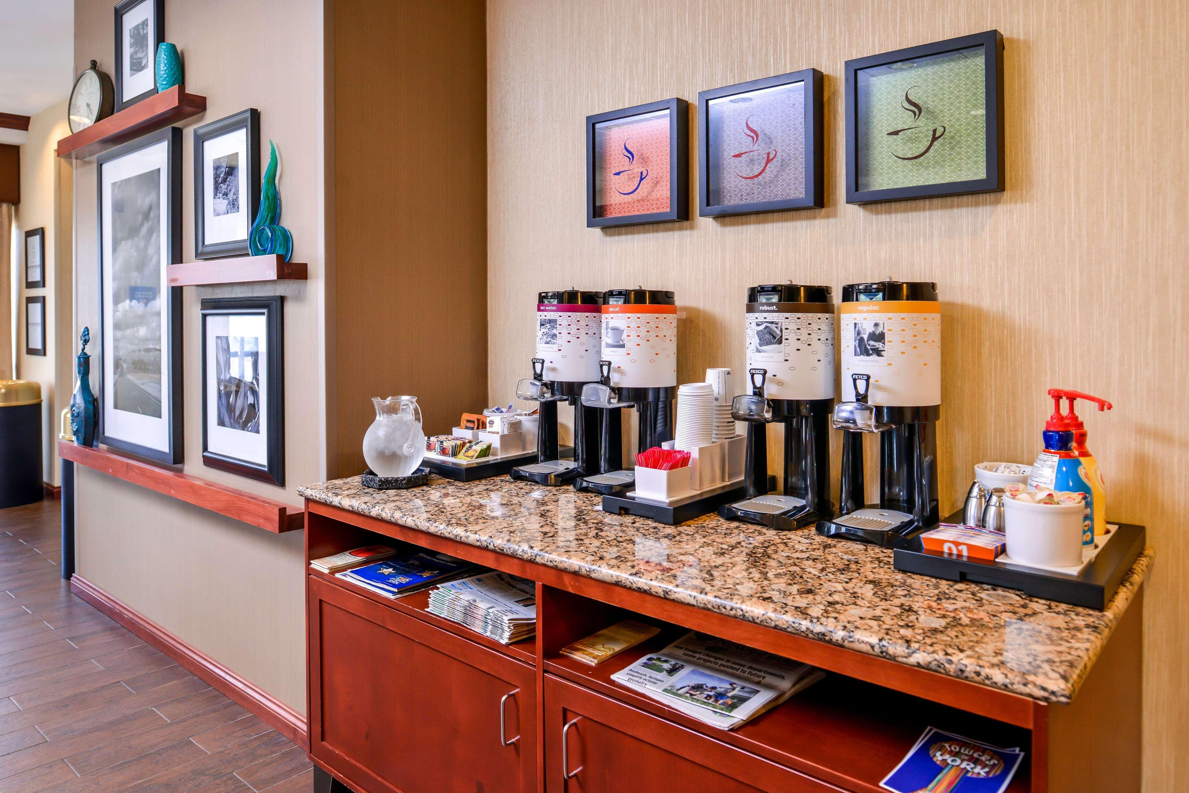 Hampton Inn York Exterior foto