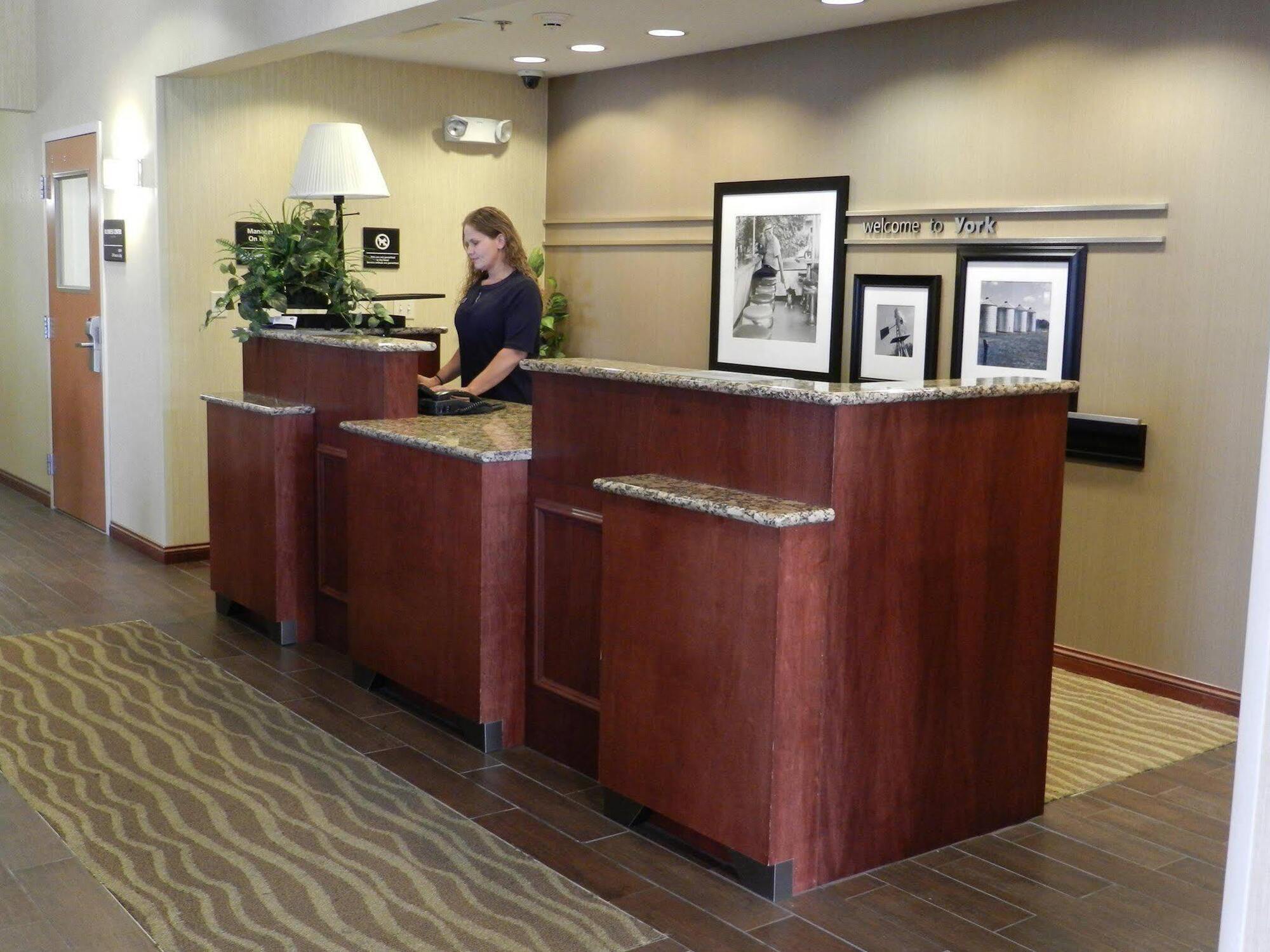 Hampton Inn York Exterior foto